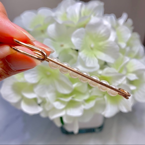Pearl Safety Pin Brooch - Picture 4 of 4